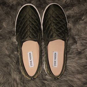 Steve Madden slide ons